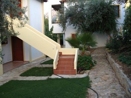 Hotel Heleni Apartments Epidaurus Екстер'єр фото